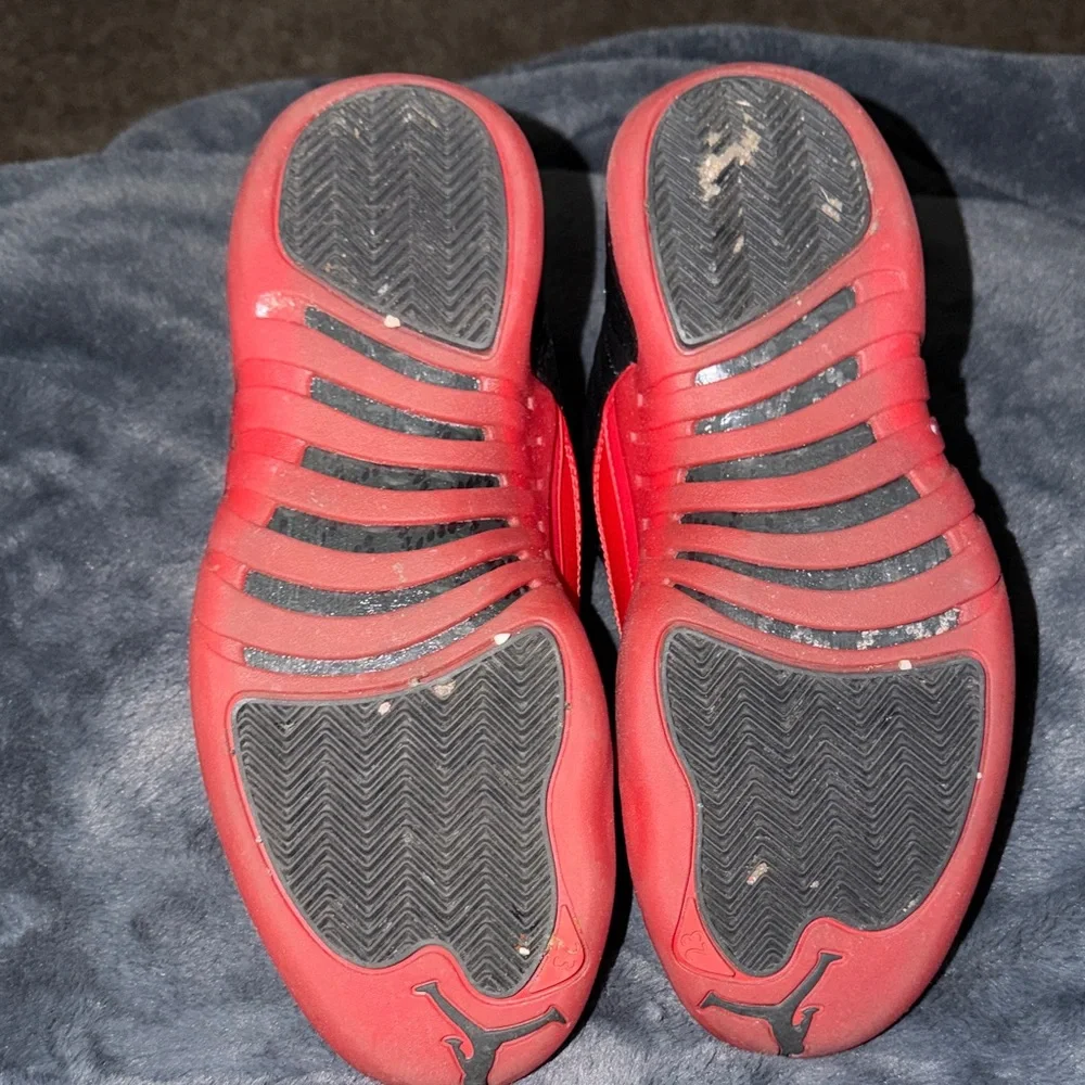 Jordan Retro 12 Flu Game - Picture 5 of 7